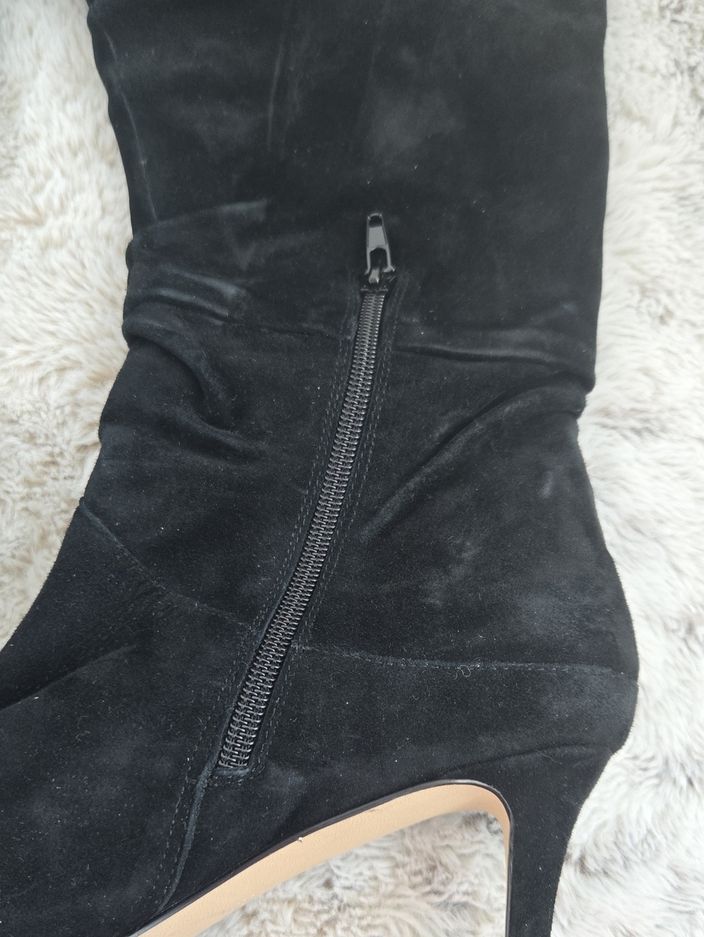 Neiman Marcus velvet shoes heeled - Picture 2 of 7